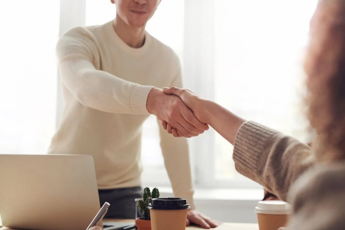 How Seminole County Business Brokers Facilitate Buyer-Seller Negotiations
